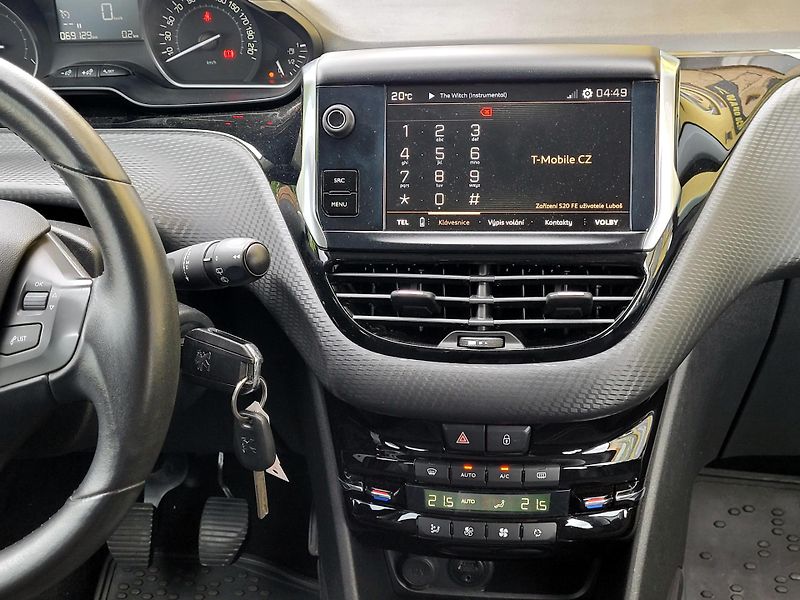 Peugeot 2008 1,2 MÁLO NAJETO*CZ,SERVIS - fotka 27 z 39