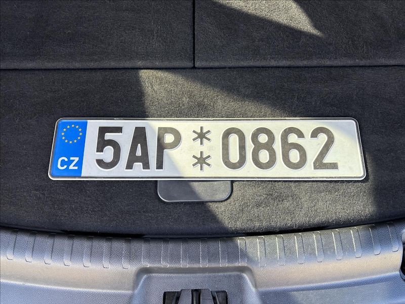 Ford S-MAX 2,0 TDCi 88 kW Trend - fotka 15 z 41