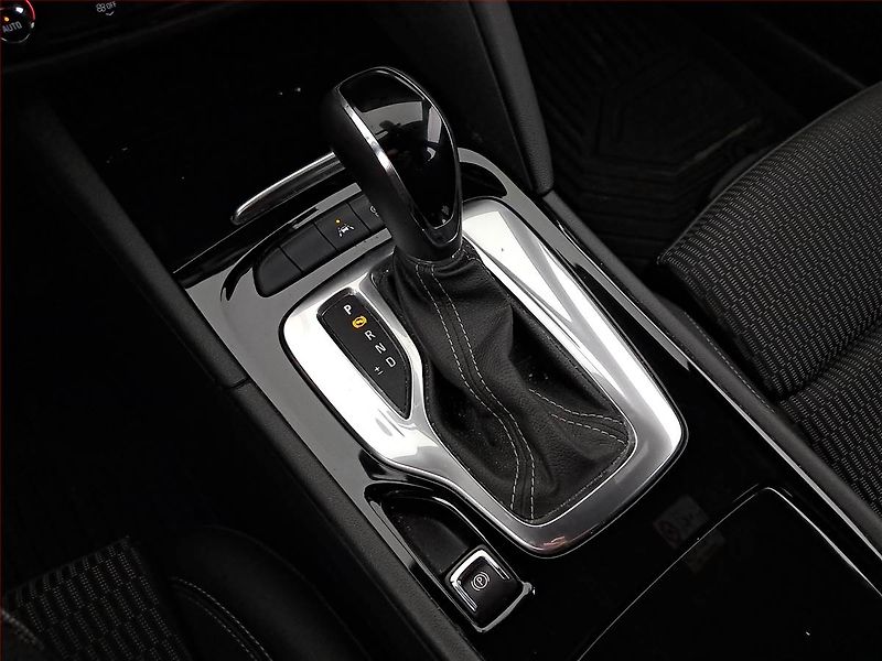 Opel Insignia (2022) 2.0 CDTI, 4X4, Automat - fotka 13 z 16