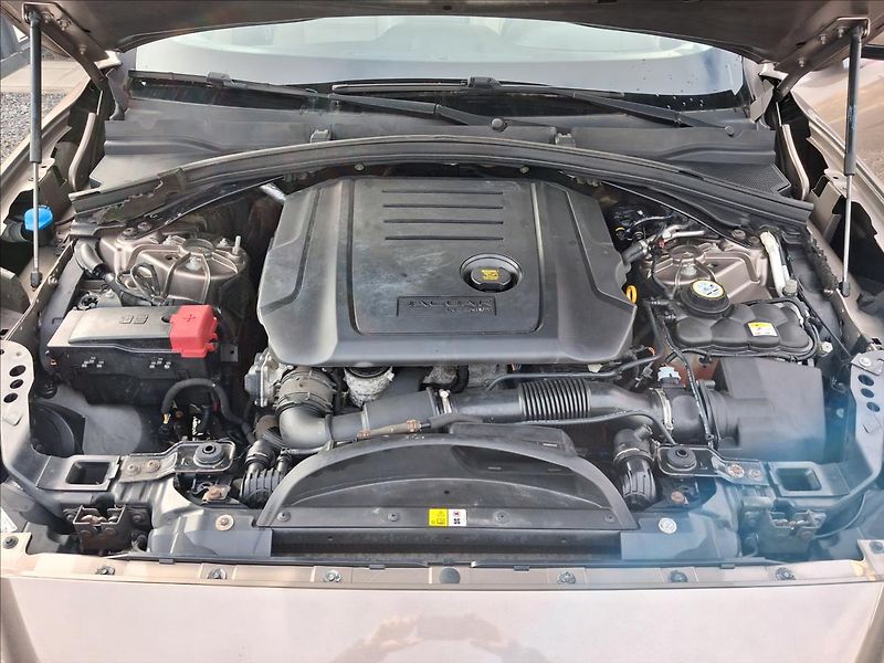 Jaguar F-Pace 2,0 132kw - fotka 15 z 15