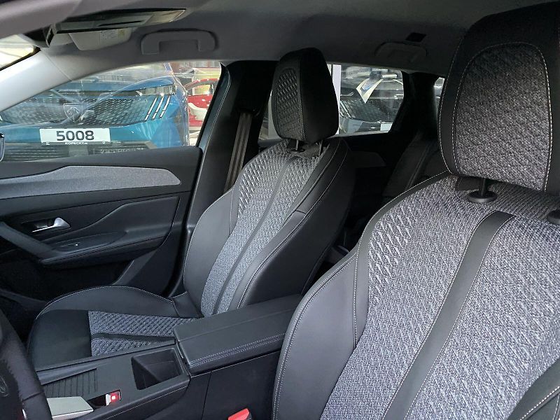 Peugeot 308 (2026) SW ALLURE Hybrid 145 e-DCS6 - fotka 16 z 17