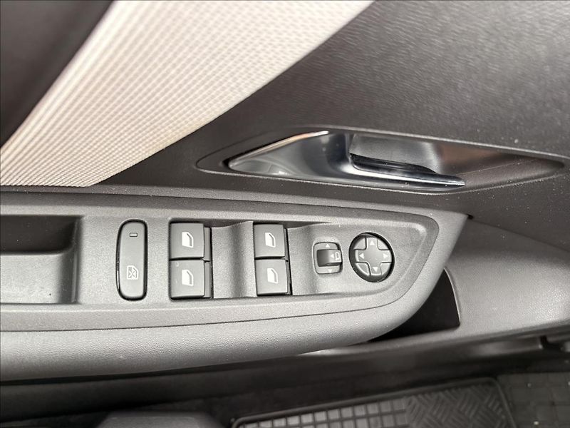 Citroën C4 1,2 MAX Petrol 130k Automatic - fotka 30 z 33