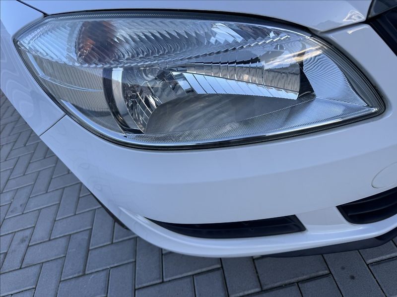 Škoda Fabia 1,4 i 16V tažné DPH 1.maj. ČR - fotka 8 z 45