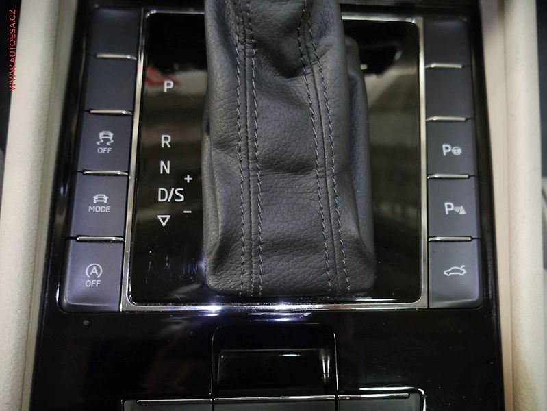 Škoda Superb (2016) 2.0 TSi 4x4, L&K, DSG, navi - fotka 16 z 23