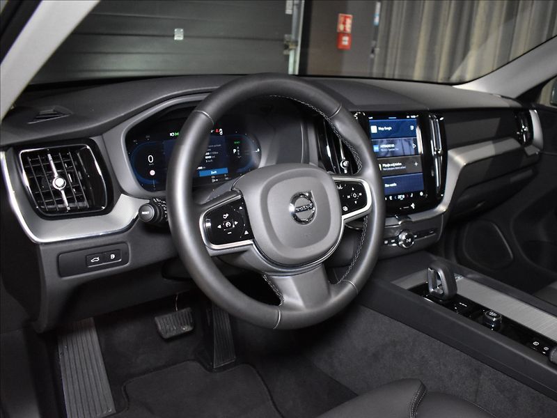 Volvo XC60 2,0 T6 AWD Plus - fotka 12 z 24