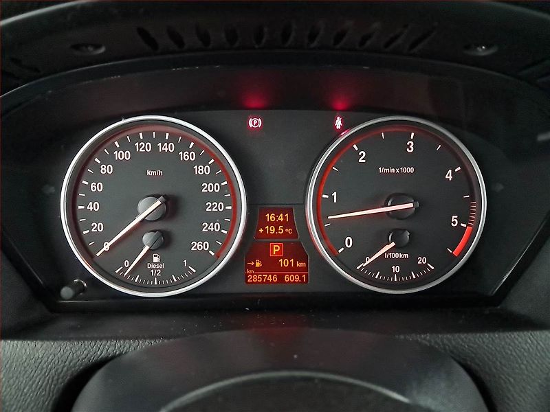 BMW X5 (2011) M Paket xDrive30d, 4X4 - fotka 11 z 27
