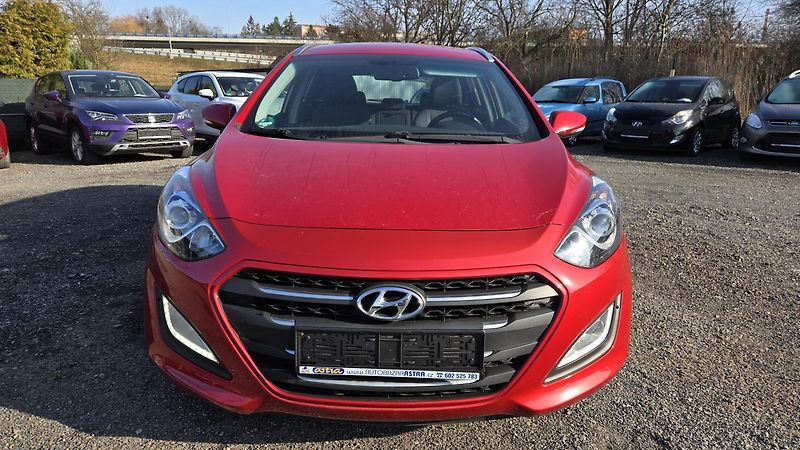 Hyundai i30 1.6GDI STYLE  99KW - fotka 4 z 44