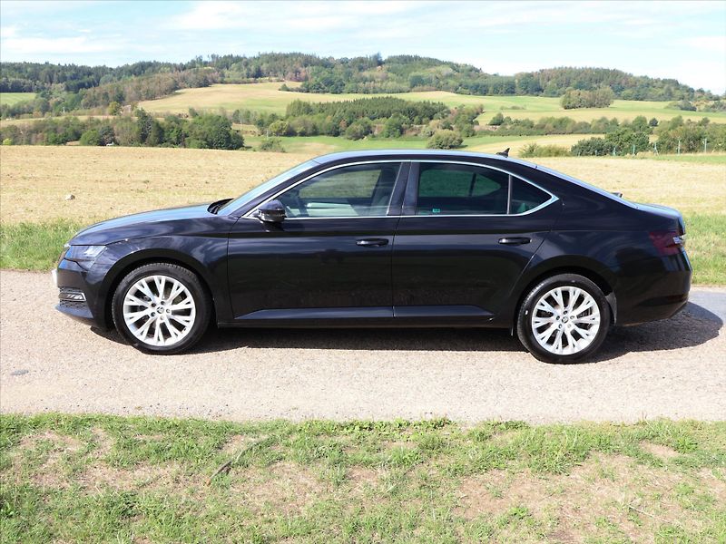 Škoda Superb 2,0 TDI 140kW DSG 4x4 Style CZ - fotka 4 z 35