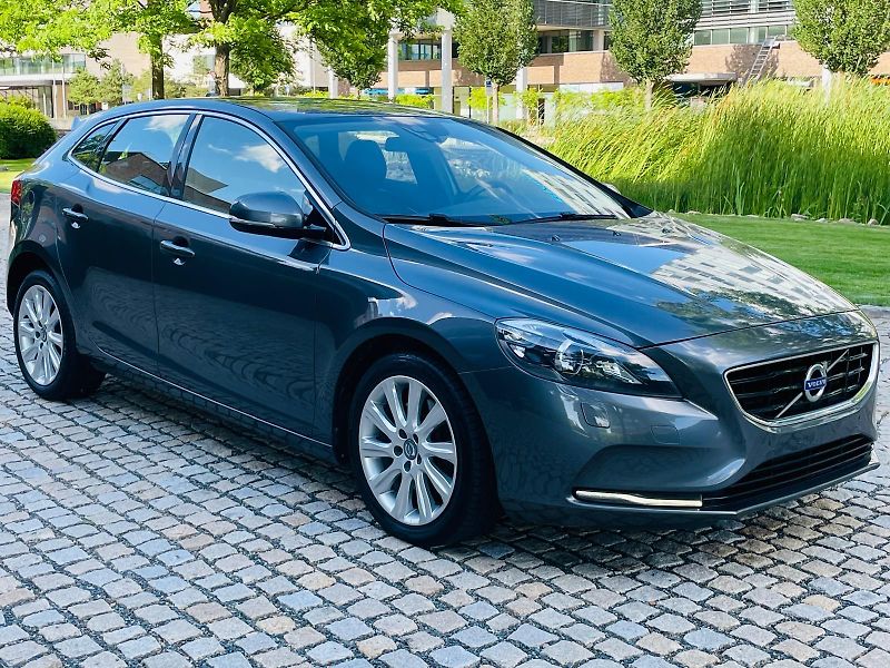Volvo V40 2.0D3 5VÁLEC MANUÁL SERVISKA - fotka 10 z 48