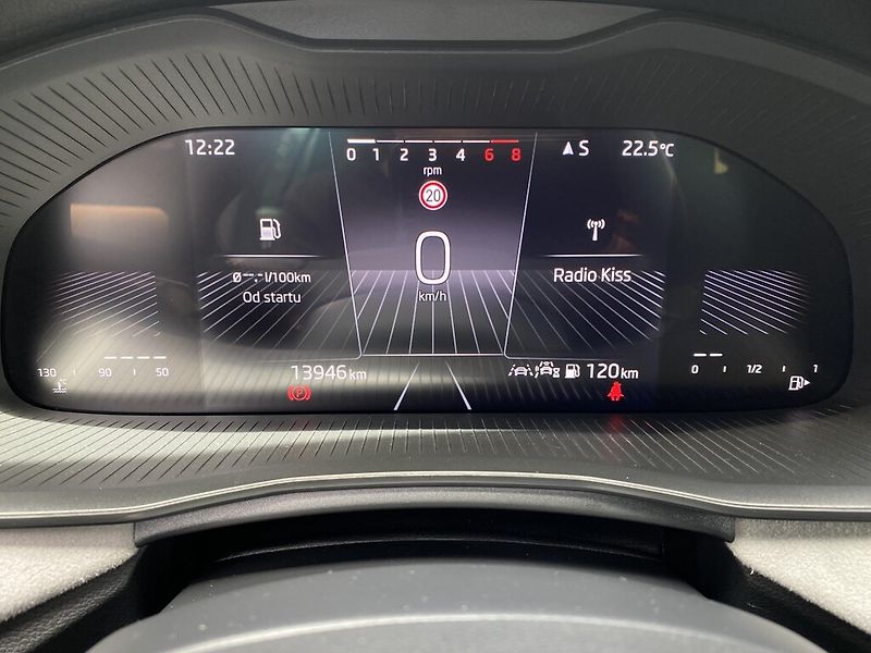 Škoda Kamiq 1,0 TSI 85 kW Top Selection - fotka 9 z 27