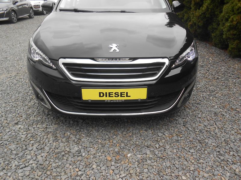 Peugeot 308 1.6HDi, KAMERA,NAVI,FULL LED! - fotka 12 z 40