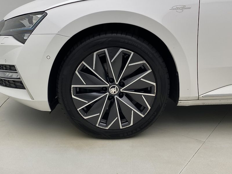 Škoda Superb COMBI 2.0TDI L&K DSG CZ - fotka 35 z 64