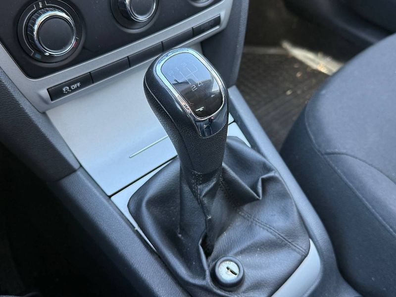 Škoda Octavia (2012) 1.6 TDI 77 kW Ambiente - fotka 14 z 20