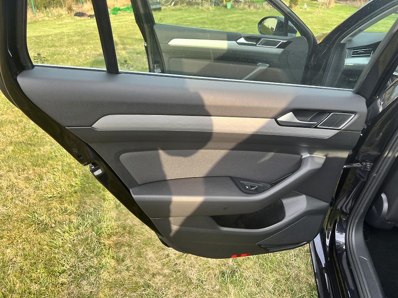 Volkswagen Passat 1.4GTE 160KW,TZ,2xALU,1MAJ - fotka 15 z 48