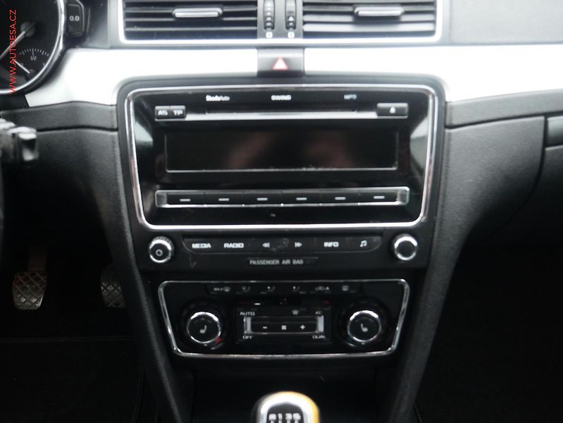 Škoda Superb (2010) 2.0 TDi, ČR, Ambition - fotka 11 z 19