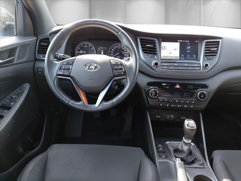 Hyundai Tucson 1,6   1.6T-GDI Trikolor GO - fotka 15 z 24