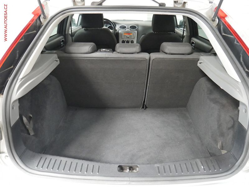 Ford Focus (2009) 1.6i, AC, park.čidla - fotka 7 z 17