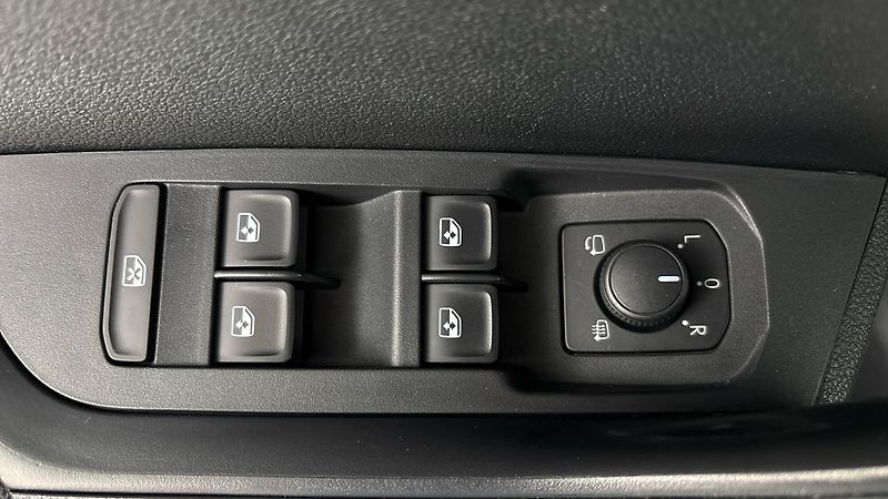 Škoda Karoq 2.0 TDI DSG 4x4 Scout - fotka 23 z 30