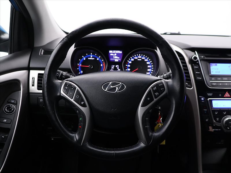 Hyundai i30 1,6 CRDi 81kW CZ Weekend - fotka 17 z 38