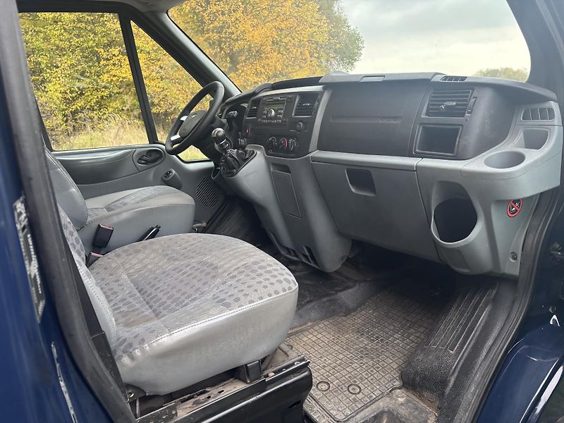 Ford Transit 300 L1H2 5 MÍST TREND 115 PS - fotka 16 z 17