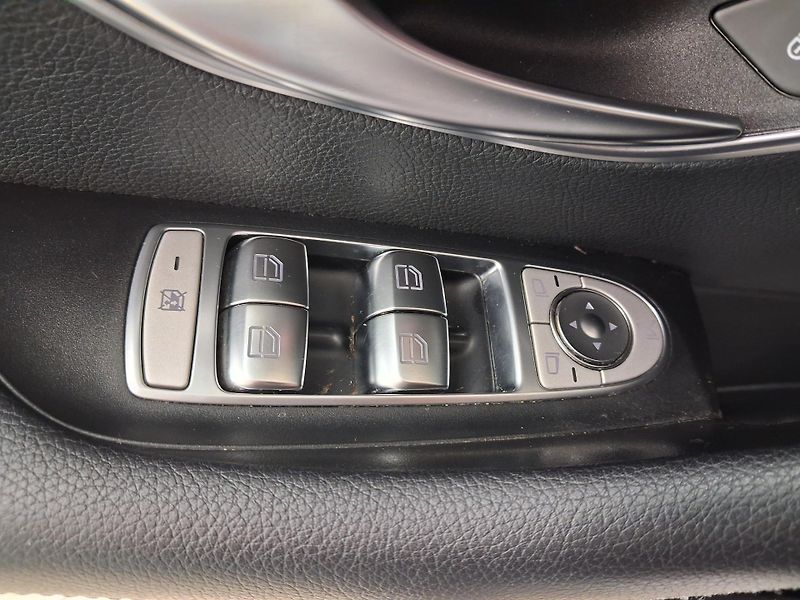 Mercedes-Benz Třídy E E 220d 4MATIC Sport Style, ČR - fotka 13 z 32