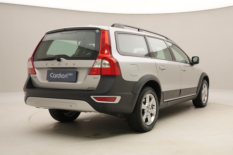 Volvo XC70 D5 AWD MOMENTUM - fotka 12 z 36