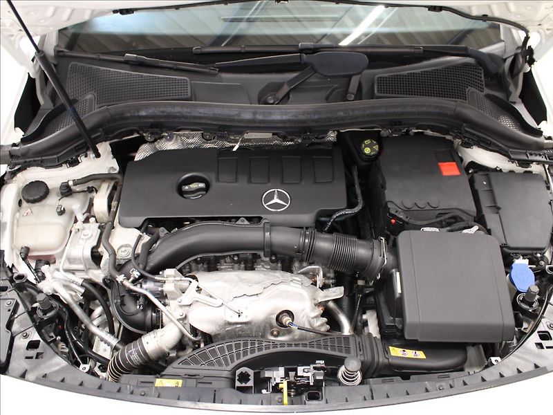 Mercedes-Benz Třídy B 2,0 220 140KW 1.maj, CZ, zánov - fotka 9 z 33