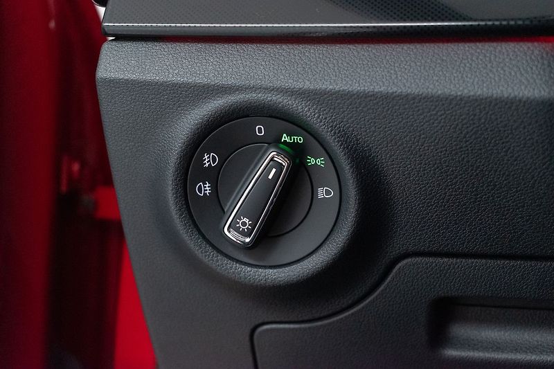 Škoda Kamiq 1.5 TSI MONTE CARLO*TAŽNÉ*ČR* - fotka 18 z 47