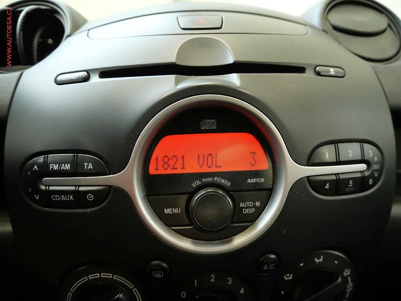 Mazda 2 (2008) 1.3 i, ČR, AC - fotka 15 z 17