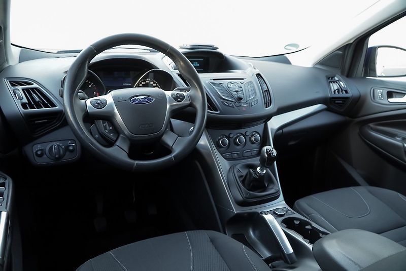 Ford Kuga 2.0 TDCi TITANIUM 4x4 - fotka 13 z 24