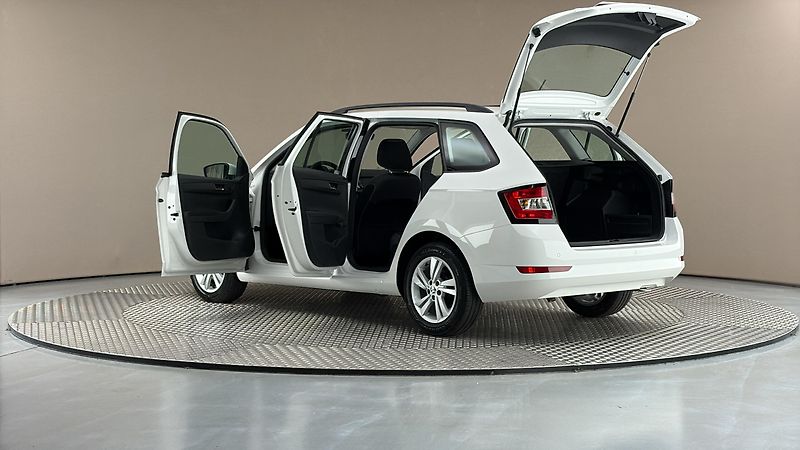 Škoda Fabia 1.0 TSI Ambition Combi - fotka 7 z 23