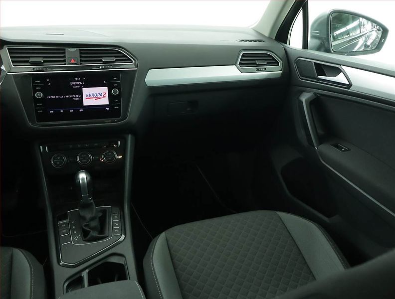 Volkswagen Tiguan (2018) 2.0 TDI, Automat, Serv.kniha - fotka 8 z 16