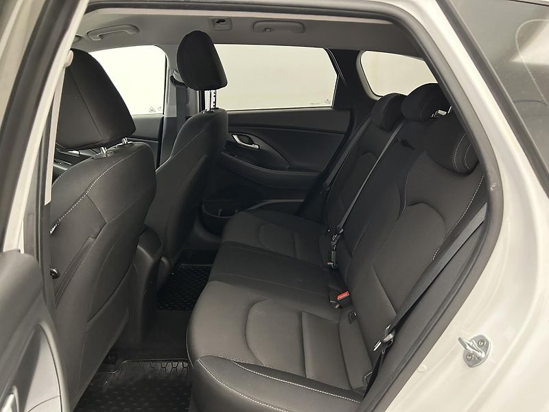 Hyundai i30 1.6 CRDI Style - fotka 18 z 24