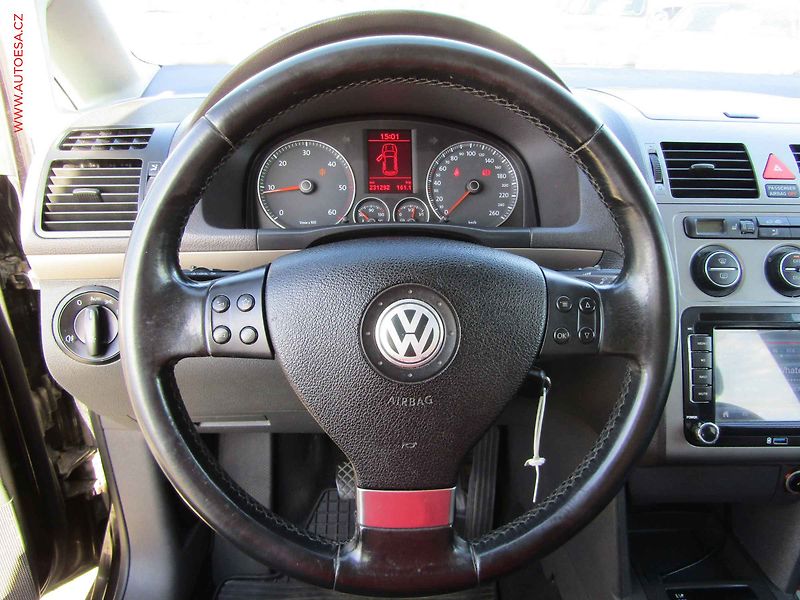 Volkswagen Touran (2008) 1.9 TDi, 1.maj, Xenon - fotka 14 z 20