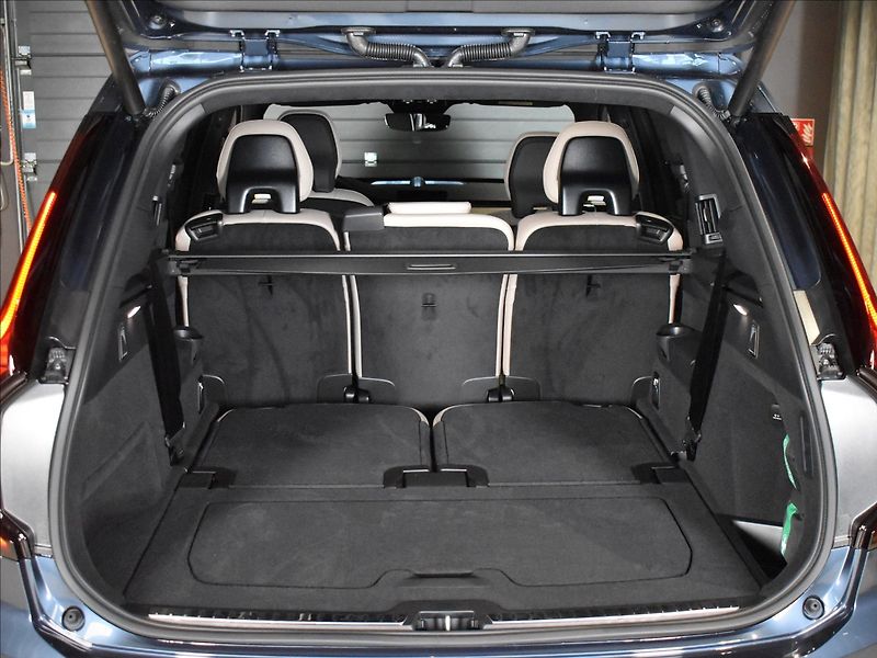 Volvo XC90 (2026) 2,0 T8  Ultra Dark - fotka 9 z 40