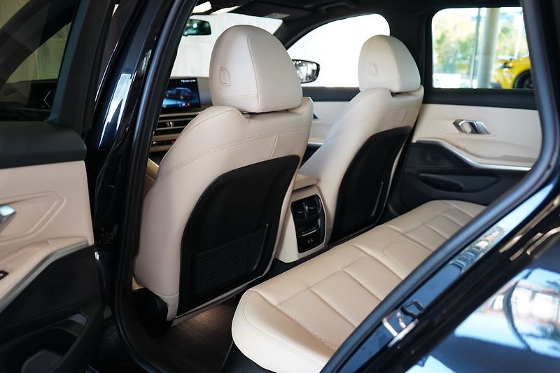 BMW Řada 3 330d xDrive Touring, Pano, HUD - fotka 37 z 42