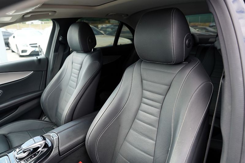 Mercedes-Benz Třídy E E 220d AMG/LED/AT9/kůže - fotka 22 z 46