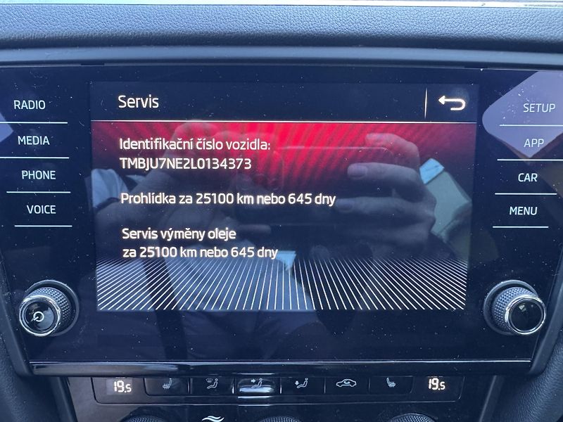 Škoda Octavia (2020) RS 2.0TSI 180kW DSG ACC LED ČR - fotka 26 z 29
