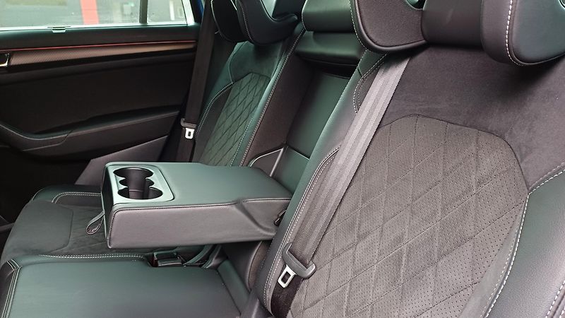 Škoda Kodiaq SPORTLINE TDI 147kW WEBASTO-ČR - fotka 19 z 50