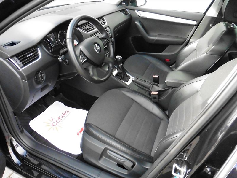 Škoda Octavia 2,0 TDi III Combi Style - fotka 9 z 13