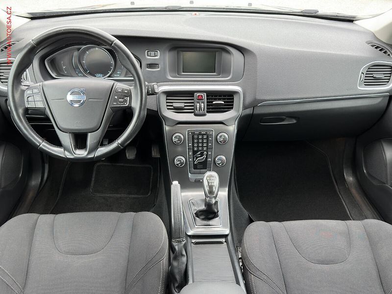 Volvo V40 (2014) 1.6 D, AC, tempo, park.čidla - fotka 8 z 16