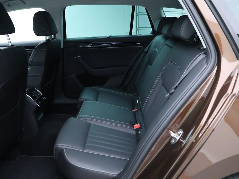 Škoda Superb 1,5 TSI 110kW L&K DSG CZ DPH - fotka 15 z 34