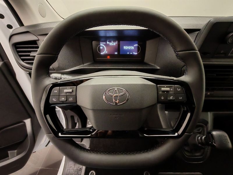 Toyota ProAce Verso 2,0D L2 6MT Combi 8S - fotka 14 z 18
