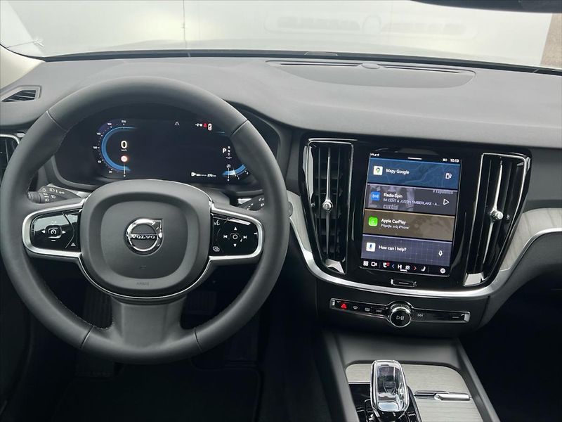 Volvo V60 2,0 145kW FWD PLUS DARK  B4 - fotka 15 z 26