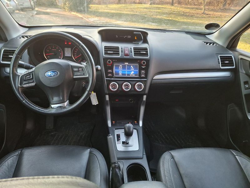 Subaru Forester 2.0 benzin  Rezervace - fotka 23 z 43
