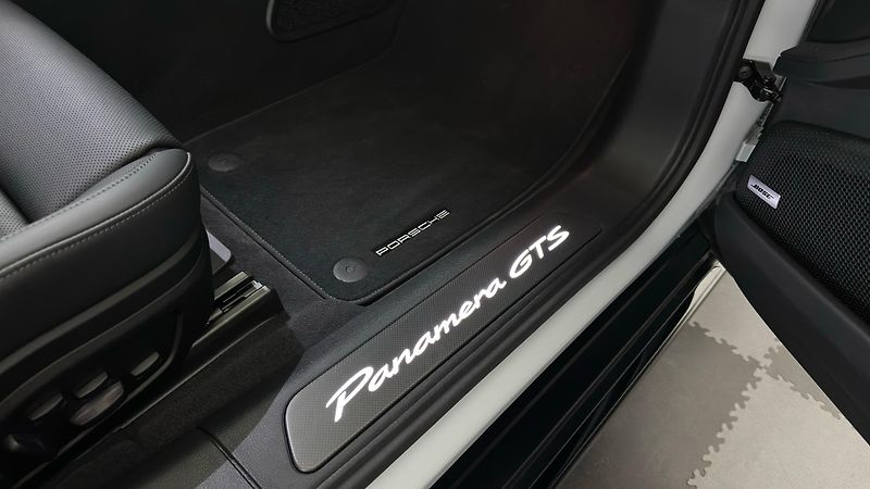 Porsche Panamera GTS / ZÁRUKA / TOP VÝBAVA  - fotka 61 z 64