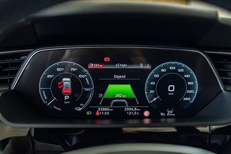 Audi e-tron 55 300kW Pano ACC 360 Tažné - fotka 38 z 42