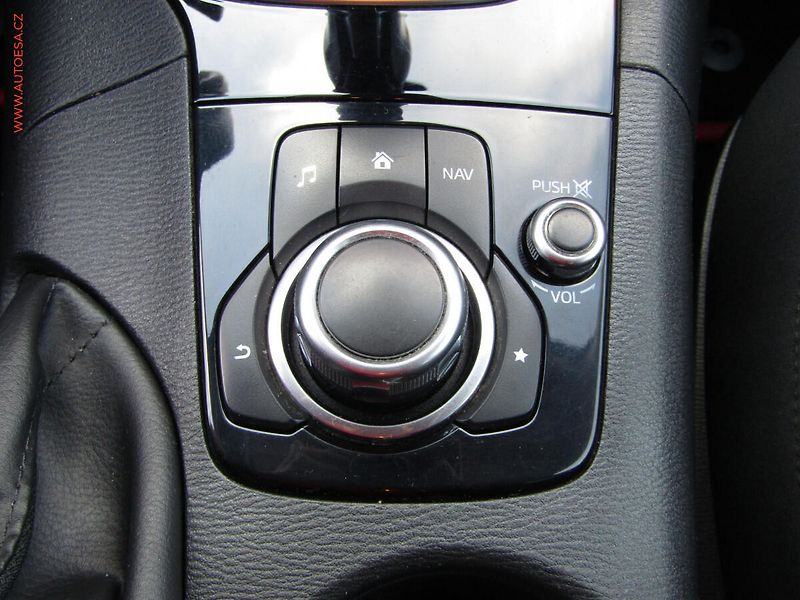 Mazda 3 (2015) 2.0 i, AC, xenon, navi - fotka 14 z 21
