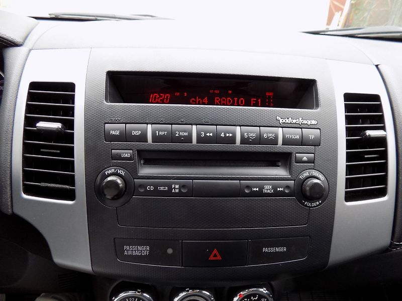 Mitsubishi Outlander (2012) 2.2DI-D/AWD/1.Maj.ČR/7.míst/ - fotka 38 z 45