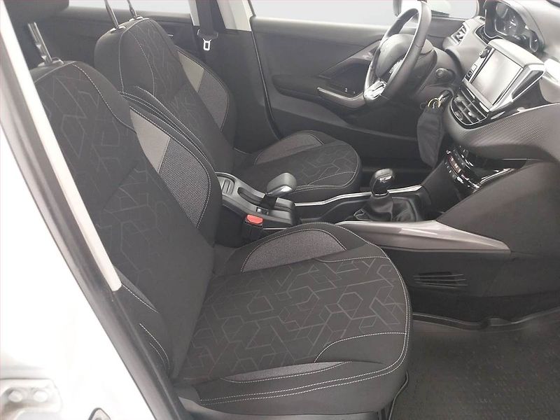 Peugeot 2008 (2017) Active 1.2 PureTech, Tempomat - fotka 9 z 17